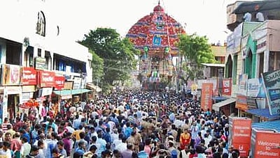 ஆருரா.. தியாகேசா.. கோஷங்கள் முழங்க திருவாரூரில் ஆழித்தேரோட்டம் கோலாகலம்