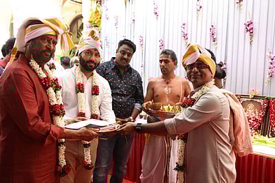 பூஜையுடன் தொடங்கியது ரஜினி நடிக்கும் ‘தர்பார்’: புகைப்படங்கள்!