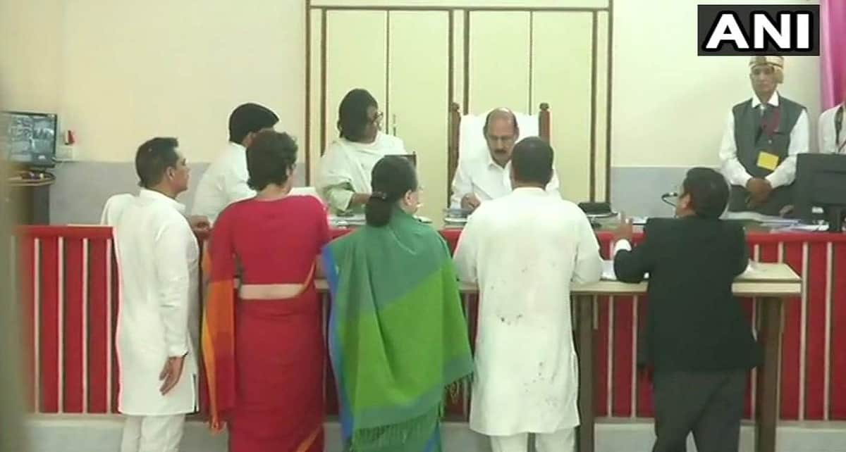 அமேதி தொகுதியில் போட்டியிடுவதற்கு வேட்பு மனுவைத் தாக்கல் செய்தார் ராகுல்