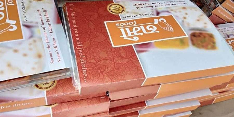 நொய்டாவில் தேர்தல் பணியாற்றிய காவலர்களுக்கு வழங்கிய 'நமோ உணவு': உண்டானது சர்ச்சை!