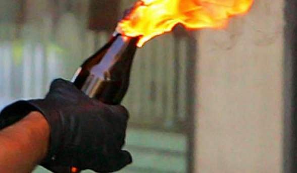 மேற்கு வங்கத்தில் வாக்குச்  சாவடி அருகே கையெறி குண்டு வீச்சு! (விடியோ) 