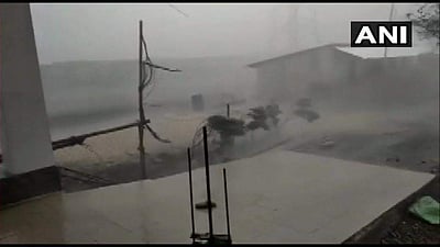 வடமாநிலங்களில் புயல் மழை: 30-க்கும் மேற்பட்டோர் சாவு