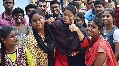 பிளஸ் 2 தேர்வு முடிவுகள் - மாணவிகள் முதலிடம்