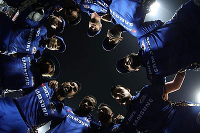 12 புள்ளிகளுடன் சிஎஸ்கே அணிக்கு நெருக்கடி தரும் மும்பை இந்தியன்ஸ்!