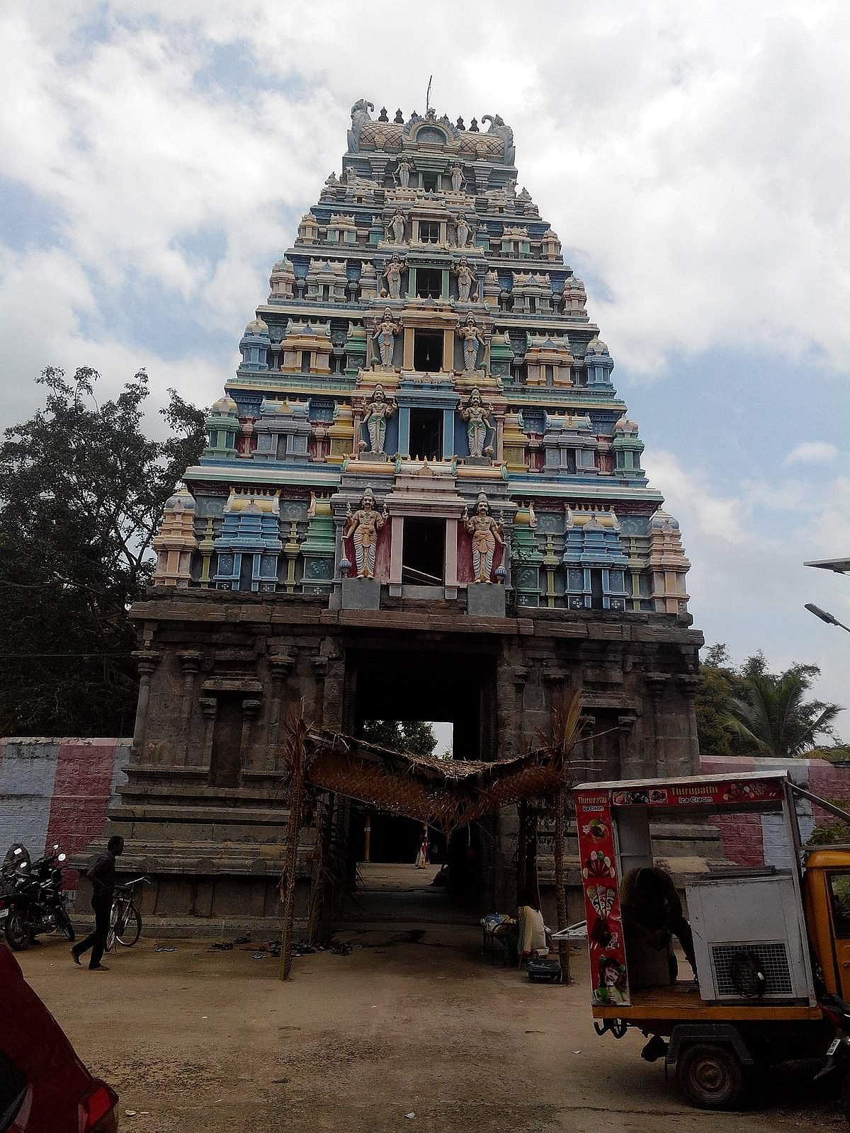 28. நலிந்தவர்களிடம் மாமூல் பெற்றால்..