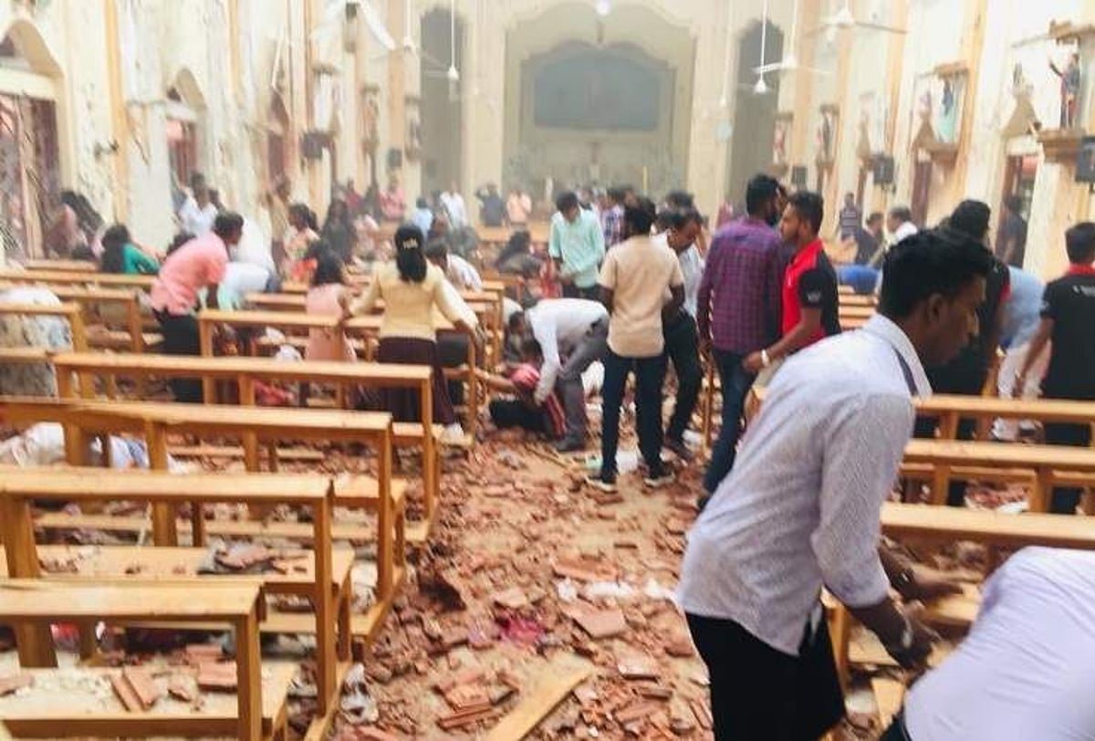 இலங்கையில் தற்கொலைத் தாக்குதல் நடத்தியதில் ஒருவர் பெண்; மற்றொருவர் யுகே, ஆஸ்திரேலியாவில் படித்தவர்