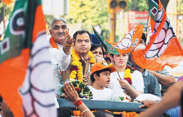 தலைநகரில் மும்முனைப் போட்டி!