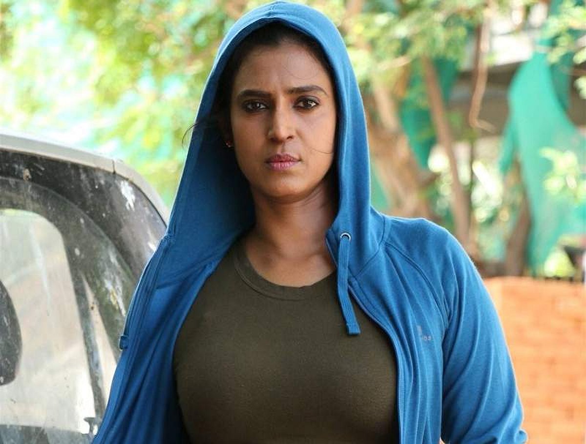 டிக் டாக்கைத் தடை செய்வதா?: நடிகை கஸ்தூரி எதிர்ப்பு!