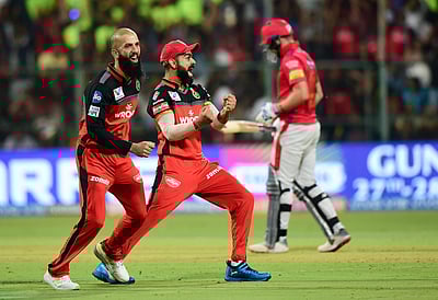 அடடே: கடைசி இடத்திலிருந்து ஒருவழியாக நகர்ந்து, ஒரு படி மேலேறியுள்ளது ஆர்சிபி அணி!