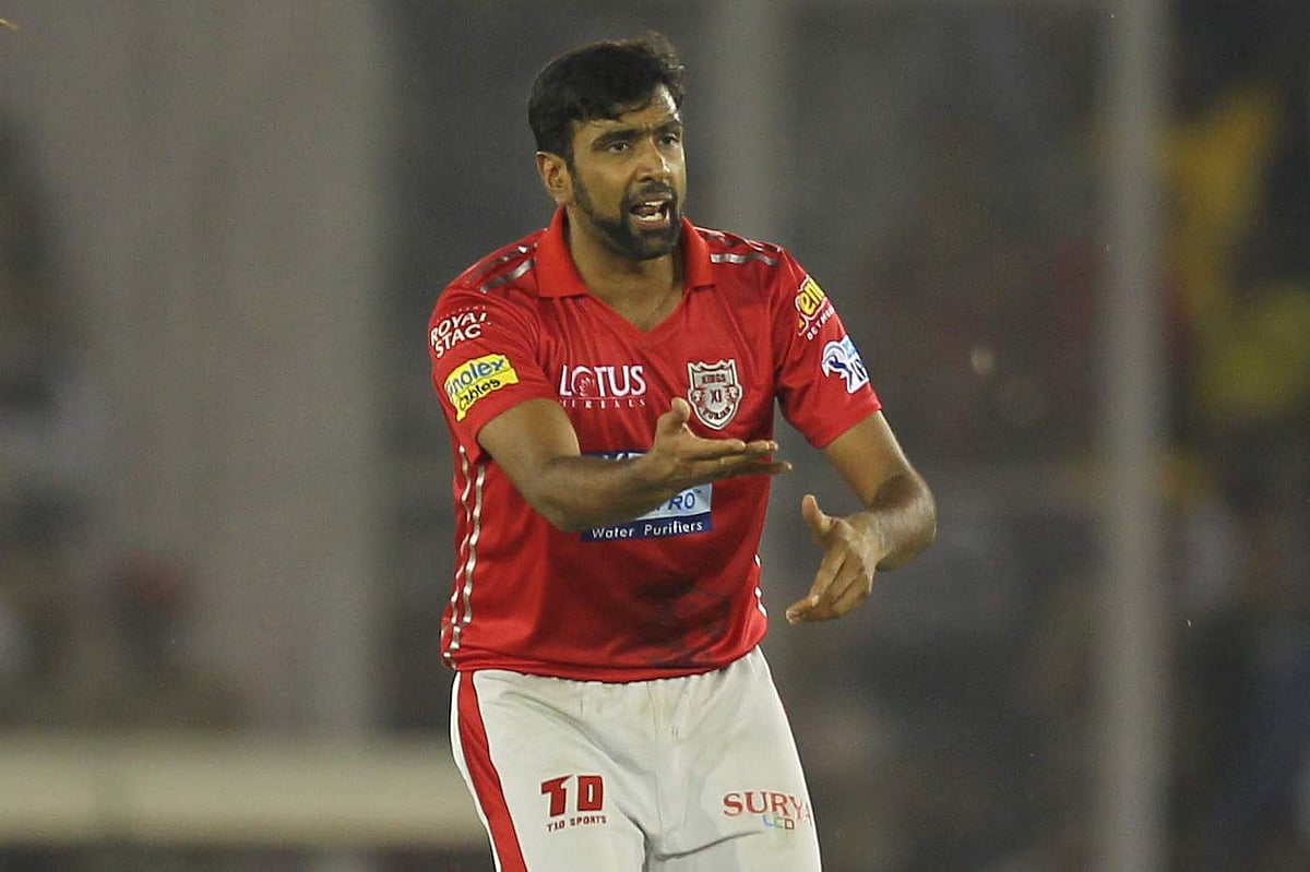 தொடர்ந்து போராடும் அஸ்வின்: சிக்ஸர் மழை பொழிந்த ஆட்டத்தில் அசத்தலான பந்துவீச்சு!