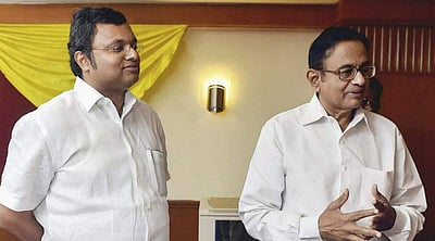 ஏர்செல்-மேக்சிஸ் வழக்கு: ப.சிதம்பரம் - கார்த்தி சிதம்பரம் முன்ஜாமீன் மனு மீது செப்-5 ல் தீர்ப்பு 