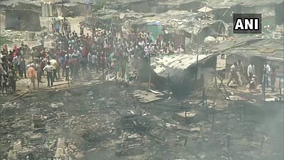 தில்லி குடிசைப் பகுதிகளில் பயங்கரத் தீ 