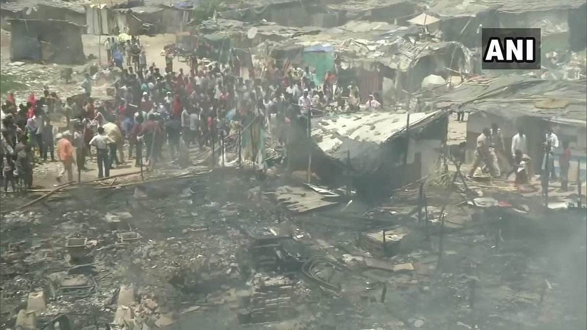 தில்லி குடிசைப் பகுதிகளில் பயங்கரத் தீ