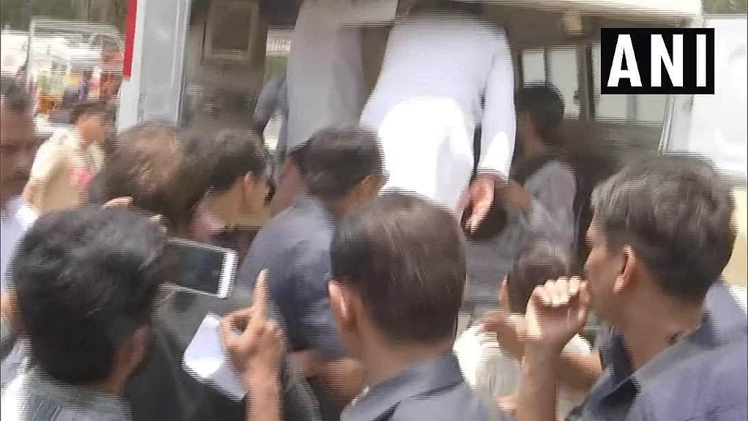 ராகுல் வயநாடு பேரணியில் விபத்து: 3 பத்திரிகையாளர்கள் காயம்