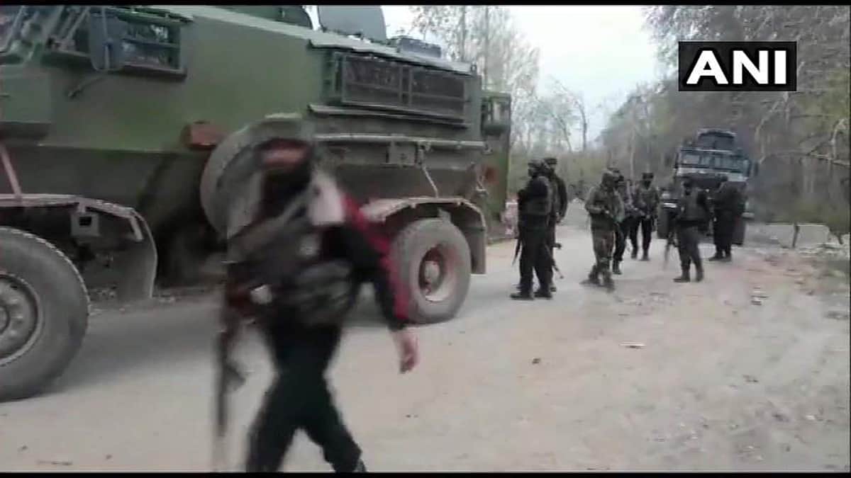 ஜம்மு-காஷ்மீரில் பாதுகாப்புப் படையினர் அதிரடி: 2 பயங்கரவாதிகள் சுட்டுக்கொலை