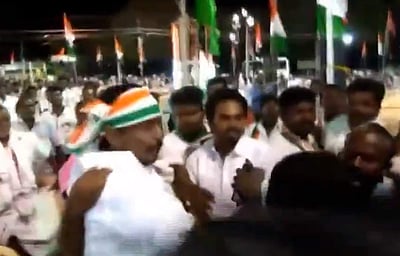 காலி இருக்கைகளை படம்பிடித்த பத்திரிகையாளர்களை தாக்கிய காங்கிரஸ் கட்சியினர்: வைரலாகும் விடியோ