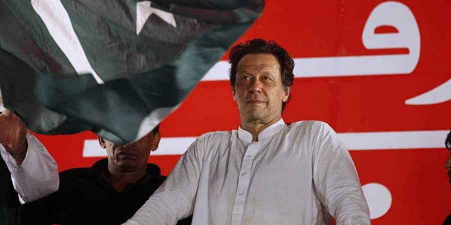 பாகிஸ்தான் பிரதமர் இம்ரான் கான் அலுவலகத்தில் தீ விபத்து