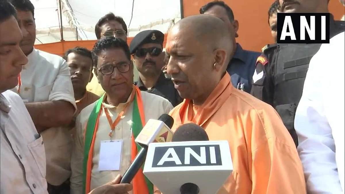 மகாத்மா காந்தி அச்சப்பட்ட வாரிசு அரசியலை ராகுலும், பிரியங்காவும் முன்னெடுக்கின்றனர்: யோகி ஆதித்யநாத்