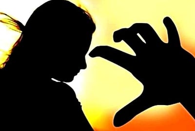 சென்னையில் ப்ராஜெக்ட் பணிக்காக வந்த திருச்சி மாணவி காரில் கடத்தி கூட்டு பாலியல்
வன்கொடுமை!