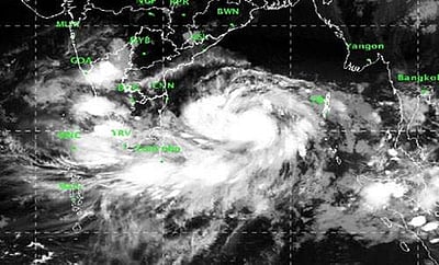 சென்னைக்கு வடகிழக்கே 420 கி.மீ. தொலைவில் மையம் கொண்டுள்ள ஃபானி புயல்
