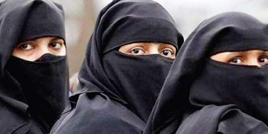 நாட்டின் பாதுகாப்புக்காக பொது இடங்களில் புர்கா அணிய தடை விதிக்க வேண்டும்: சிவசேனை