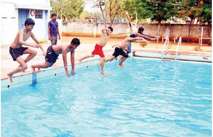 14,700 பேருக்கு நீச்சல் பயிற்சி: இலக்கை எட்டுவதில் சிக்கல்!