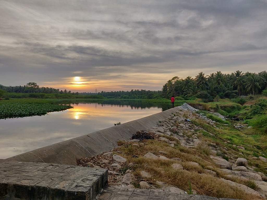 34. சொந்த செலவில் அணை