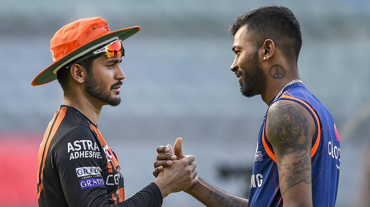 மும்பை - ஹைதராபாத் இன்று மோதல்: பிளே ஆஃப் வாய்ப்புகளை இழக்கும் அணிகள் எவை?