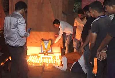 மகாத்மா காந்திக்கு எதிராக துண்டு பிரசுரம் விநியோகித்த கோட்சே ஆதரவாளர்கள் மீது வழக்குப்பதிவு!