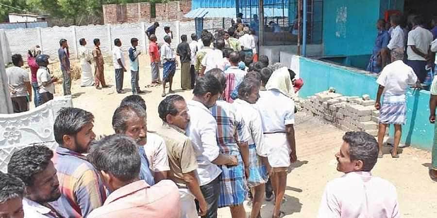 இடைத்தேர்தலால் குடிகாரர்களுக்கு ஏற்பட்ட இடைஞ்சல்கள் கொஞ்சமா? நஞ்சமா?