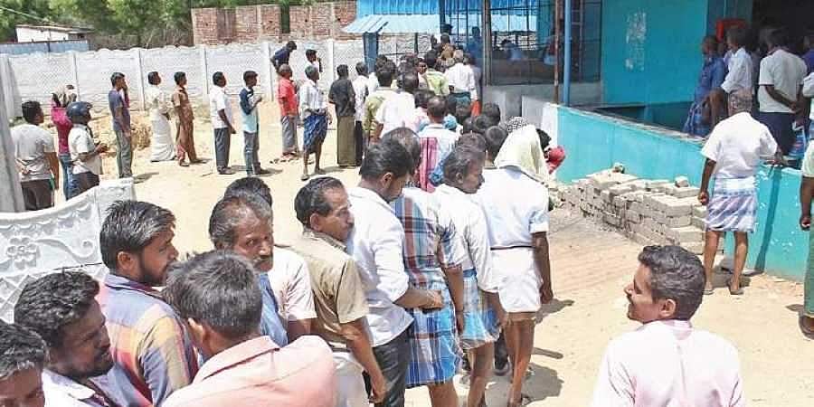 இடைத்தேர்தலால் குடிகாரர்களுக்கு ஏற்பட்ட இடைஞ்சல்கள் கொஞ்சமா? நஞ்சமா?