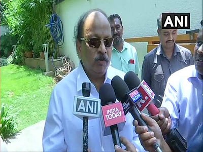 கே.சி.வேணுகோபால் ஒரு கோமாளி, கர்நாடக கூட்டணி உடைய சித்தராமையா தான் காரணம்: காங்கிரஸ் மூத்த தலைவர் பகீர் குற்றச்சாட்டு