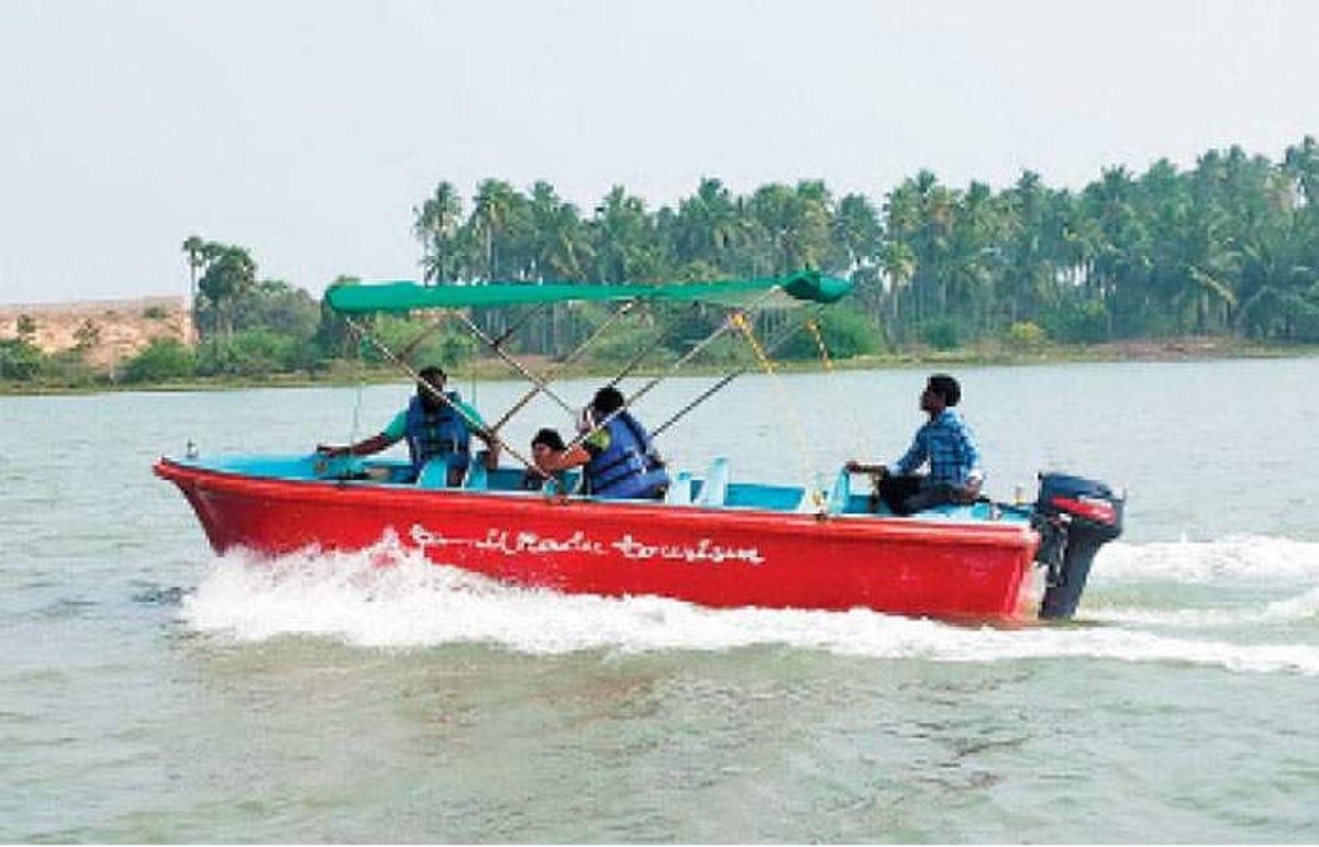 முதலியார்குப்பம் மழைத்துளி படகு குழாமில் அடிப்படை வசதிகள் மேம்படுத்தப்படுமா?