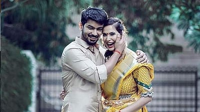 மஹத் - பிரச்சி மிஸ்ரா நிச்சயதார்த்த விடியோ!