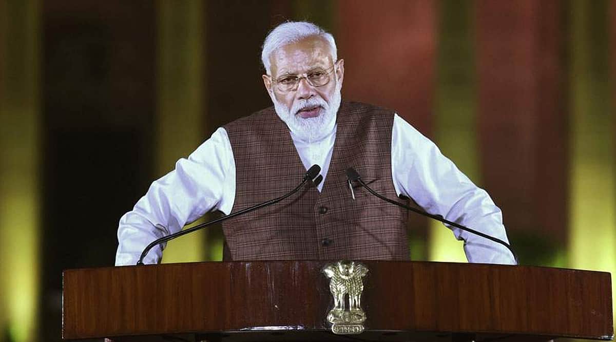 காங்கிரஸ் கட்சியின் மூத்தத் தலைவரை சந்தித்து வாழ்த்து பெற்றார் பிரதமர் மோடி