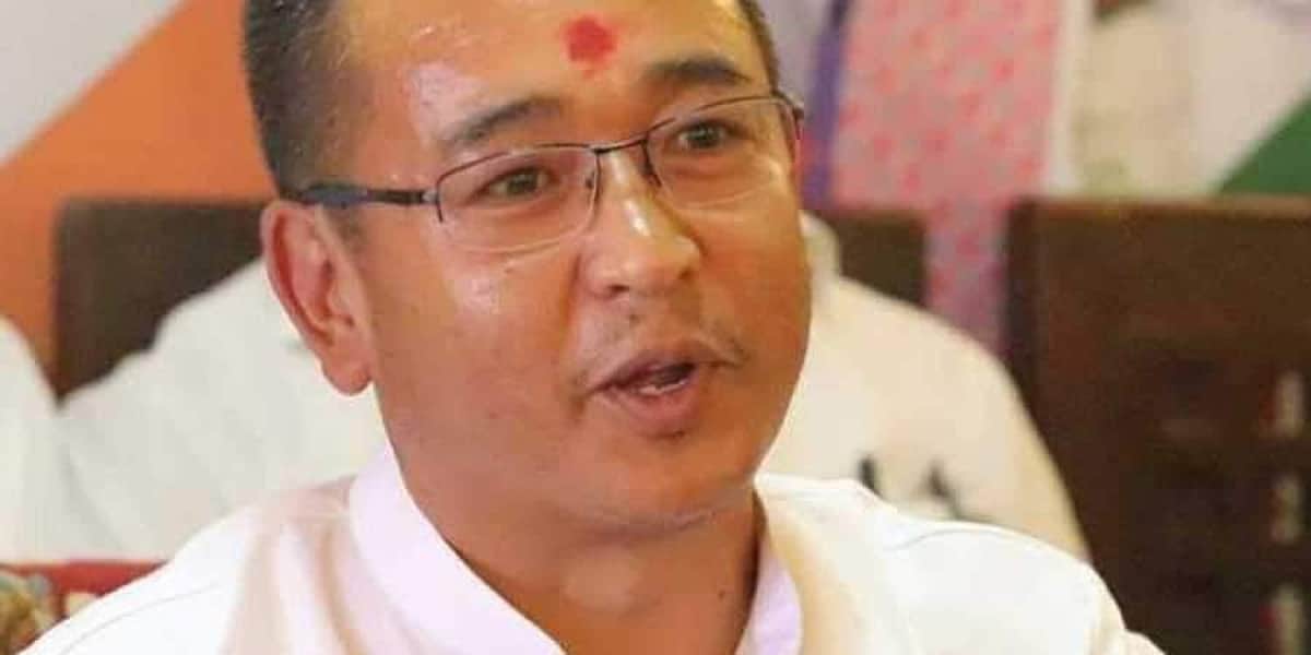 24 ஆண்டு கால ஆட்சி முடிவுக்கு வந்தது: சிக்கிம் முதல்வராக பி.எஸ். கோலோ பதவியேற்பு