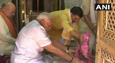 காசி விஸ்வநாதர் கோயிலில் சுவாமி தரிசனம் செய்தார் பிரதமர் மோடி