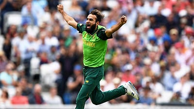 ஆட்டத்தின் 2-வது பந்திலேயே விக்கெட் வீழ்த்திய தாஹிர்: இங்கிலாந்து அணி 311 ரன்கள் குவிப்பு