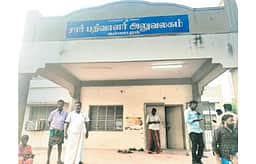 மக்களை அமரவைத்து பேச வேண்டும்; நிற்க வைக்கக் கூடாது: பதிவுத்துறை