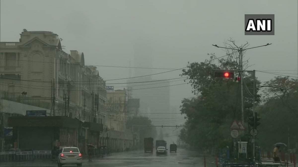 வங்கதேசம் சென்ற ஃபானி புயல்: மேற்கு வங்கத்தில் கனமழை