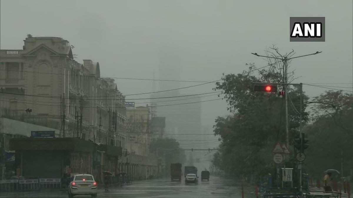 வங்கதேசம் சென்ற ஃபானி புயல்: மேற்கு வங்கத்தில் கனமழை