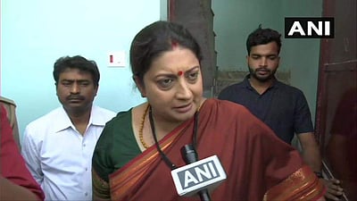 ராபர்ட் வதேரா பெயரை விட எனது பெயரையே பிரியங்கா அதிகம் உச்சரித்து வருகிறார்: ஸ்மிருதி இராணி