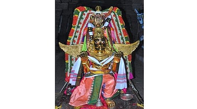 கும்பகோணத்தில் பன்னிரெண்டு  கருடசேவை