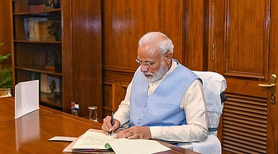 மத்திய அமைச்சராகப் பொறுப்பேற்றனர்