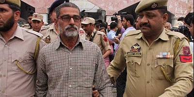 கதுவா சிறுமி வன்கொடுமை, கொலை: மூளையாக செயல்பட்டவரின் மகன் மட்டும் விடுதலை செய்யப்பட்டது ஏன்?