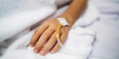 மொபைல் போனை அடமானம் வைத்து குழந்தைக்கு தடுப்பூசி வாங்கிய தந்தை! அரசு மருத்துவமனையின் அவல நிலை..