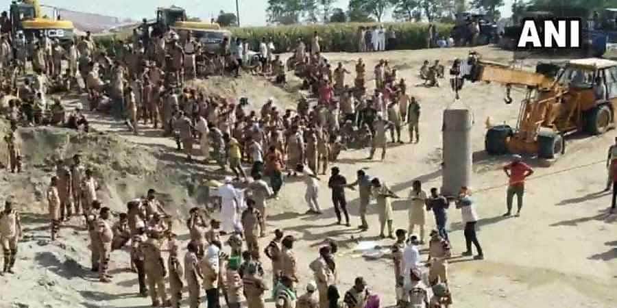 பஞ்சாபில் ஆழ்துளைக் கிணற்றில் விழுந்த சிறுவன் 110 மணி நேரப் போராட்டத்துக்குப் பின் சடலமாக மீட்பு