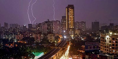 வாயு புயல்: பாதுகாப்பான இடத்துக்கு மக்களை கொண்டு செல்லும் பணியை துவக்கியது குஜராத் அரசு