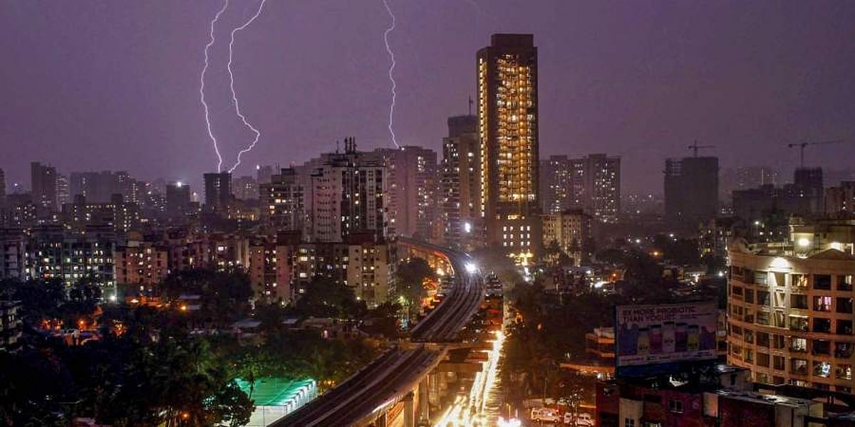 வாயு புயல்: பாதுகாப்பான இடத்துக்கு மக்களை கொண்டு செல்லும் பணியை துவக்கியது குஜராத் அரசு