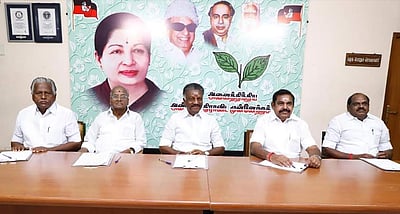 ஊடகங்களிடம் பேசக் கூடாது என்று செய்தித் தொடர்பாளர்களுக்கு விதிக்கப்பட்ட தடை நீக்கம்: அதிமுக